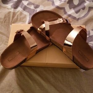 New Rose Gold Crisscross-Toe Faux Leather Sandals